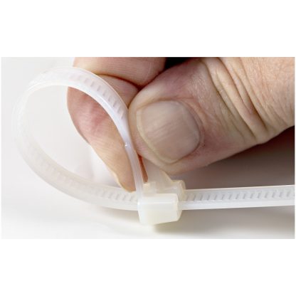 StarTech.com 5"(12cm) Reusable Cable Ties - 1/4"(7mm) wide, 1-1/8"(30mm) Bundle Dia. 50lb(22kg) Tensile Strength, Releasable Nyl - Image 5