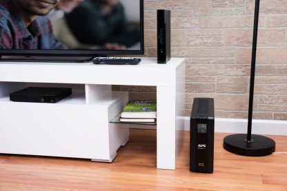 APC Back-UPS Pro, 1600VA/960W, Tower, 230V, 8x IEC C13 outlets, AVR, LCD, User Replaceable Battery - Image 4