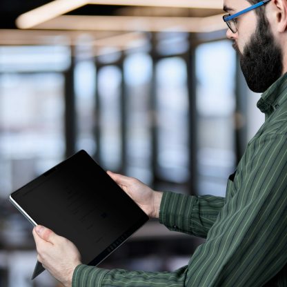 StarTech.com 4-Way Privacy Screen For 13-inch Surface Pro 8/9/X Laptop, Portrait/Landscape Modes, Touch-Enabled, +/- 30 Deg. Vi - Image 4