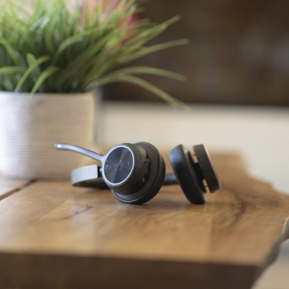 POLY Voyager 4320 UC Stereo USB-A Headset +BT700 USB-A Adapter +Charging Stand - Image 15