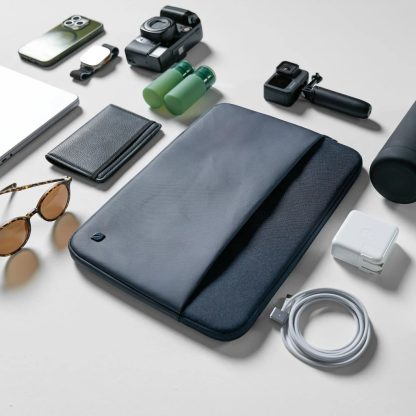 Incase A.R.C. Sleeve for With ReSpun 100% Recycled Polyester for 16-inch Laptop (M1-M4, 2021-2024) - Image 6