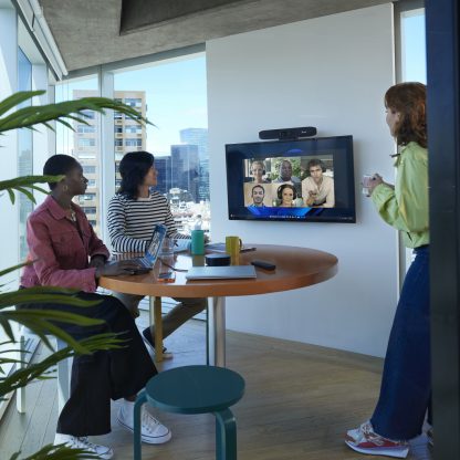 Poly Studio R30 USB Video Bar - Image 4