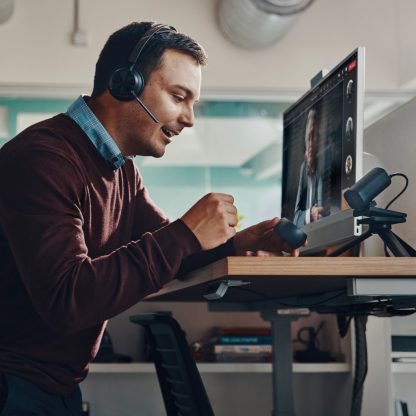 Poly Voyager Focus 2 USB-C-C Headset +USB-C/A Adapter - Image 2