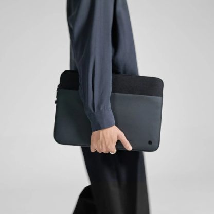 Incase A.R.C. Sleeve for With ReSpun 100% Recycled Polyester for 16-inch Laptop (M1-M4, 2021-2024) - Image 5