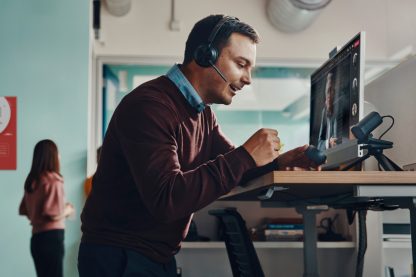 Poly Voyager Focus 2 USB-C-C Headset +USB-C/A Adapter - Image 4