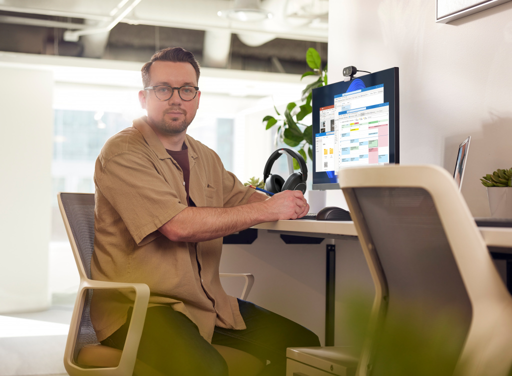 HP Poly Voyager Surround 85 UC USB-C Headset +USB-C/A Adapter +Charging Stand - Image 5